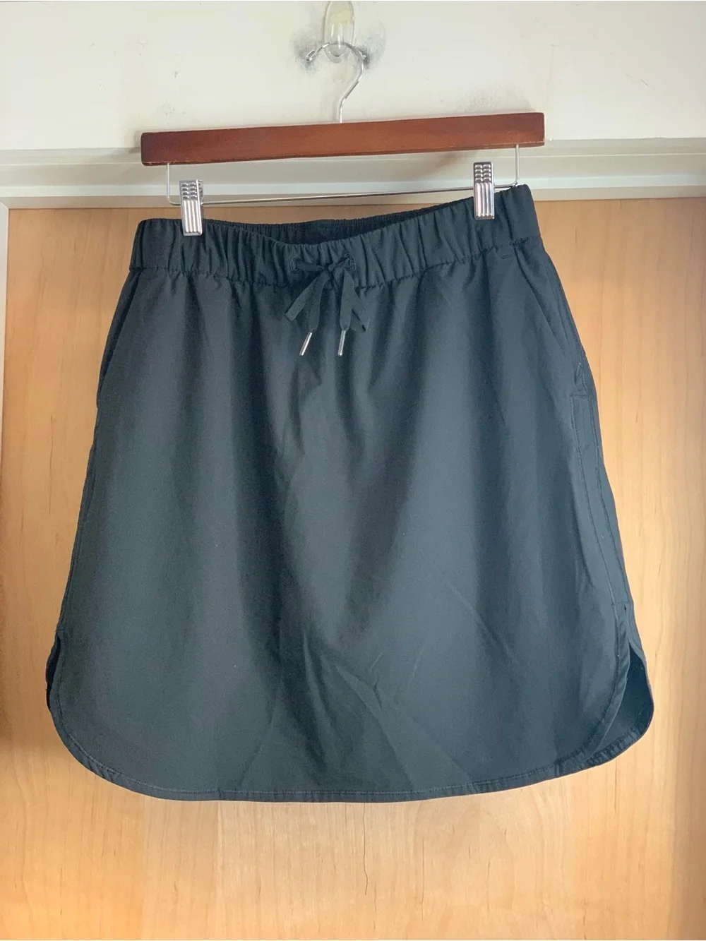 Athletic Works Women’s Black Elastic Waist Golf Skirt - Built in Shorts. Size: M